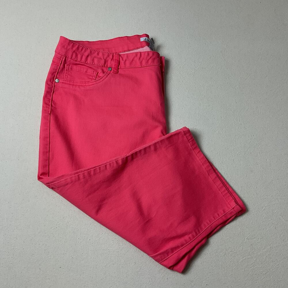 D.Jeans Bright Pink Mid Rise Bermuda Style Shorts Womens 20W